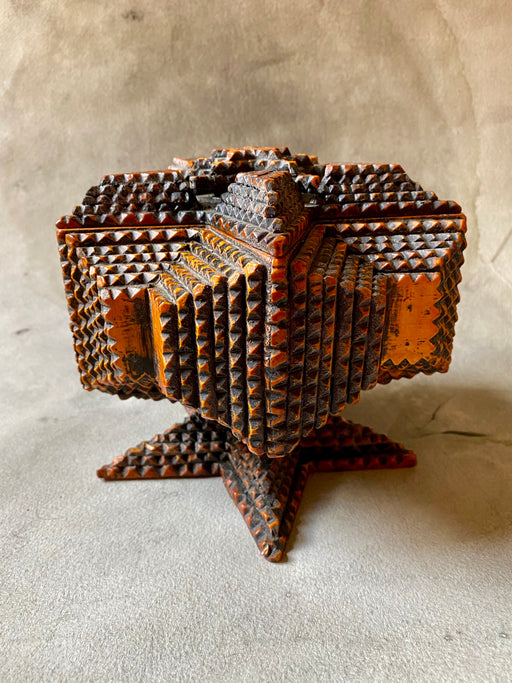 Vintage Hermitage des Artistes Tramp Art Star Box